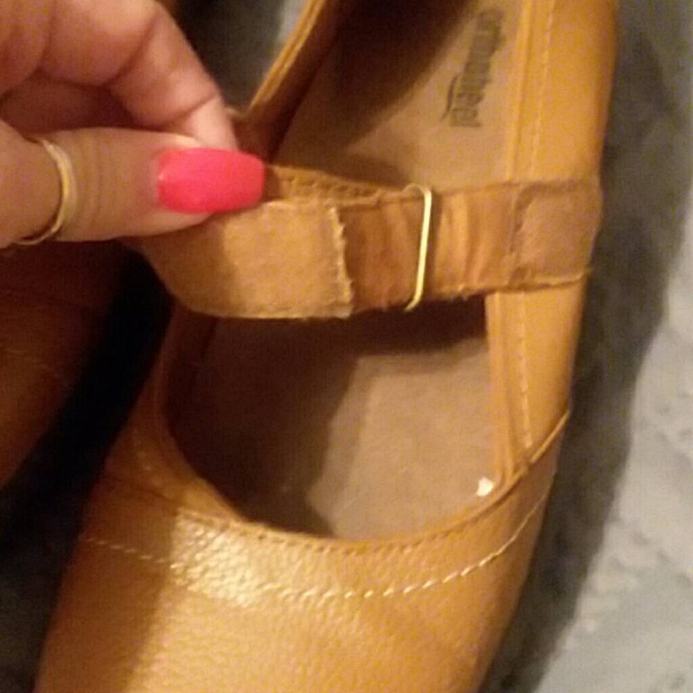 Shoes - Picture 2 of 4